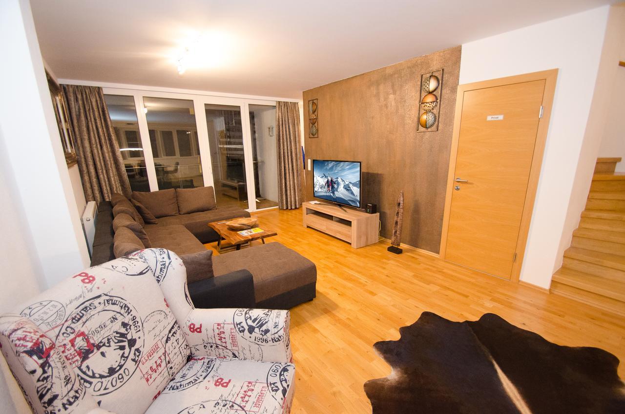 Penthouse Seven By In One